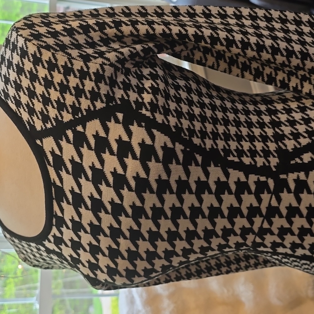 Calvin Klein Black and White Long Sleeve Dress - Picture 4 of 10
